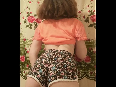 ❤️ Tânără sexy care se dezbracă de pantaloni scurți în fața camerei de filmat ☑ at ro.xxx050890.ru ﹏