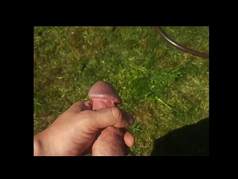 ❤️ O bunăciune fierbinte își face sex cu păsărica roz și ejaculează cu un squirt într-o grădină de vară ☑   at ro.xxx050890.ru ﹏